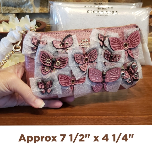 **1 LEFT** NEW "Retail" Coach LARGE Wristlet - Picture 6 of 9